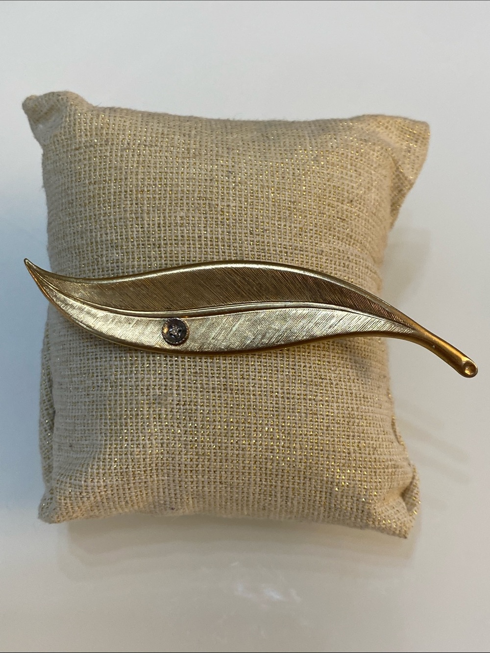 Leaf brooch